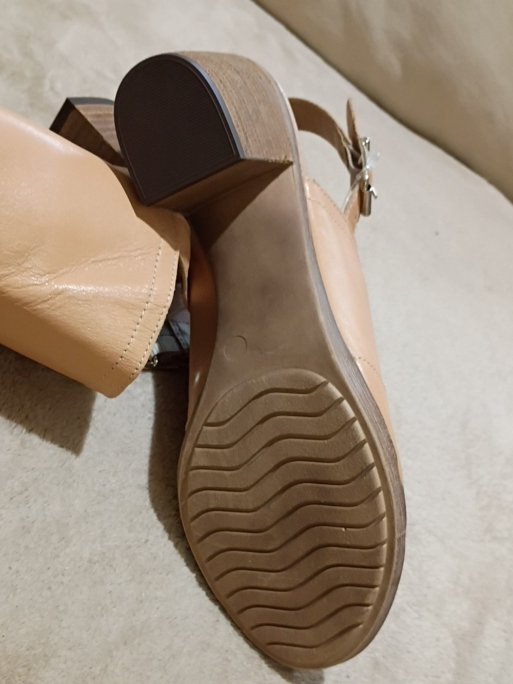 NWT.Tan Leather Block Heel Sandals - Picture 9 of 9